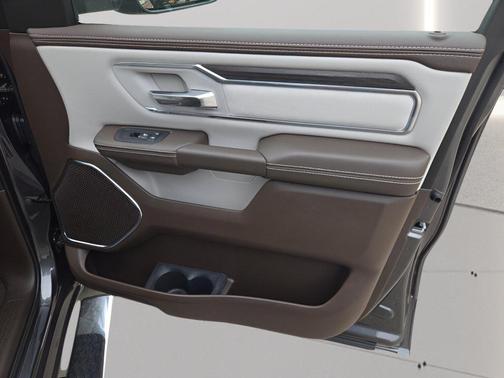 Granite Crystal Metallic Clearcoat 2027 RAM 1500 Laramie