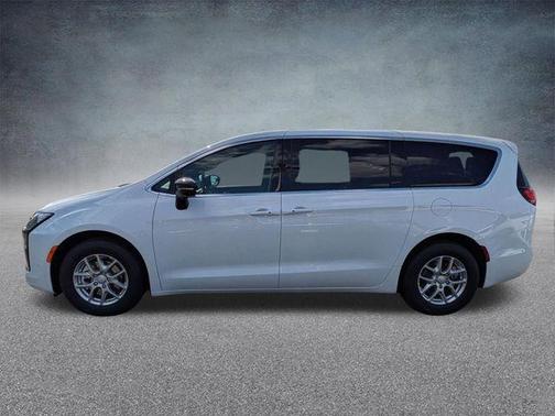 Bright White Clearcoat 2027 Chrysler Pacifica L
