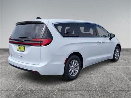 Bright White Clearcoat 2027 Chrysler Pacifica L