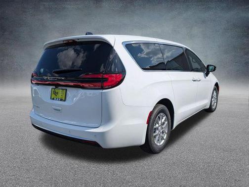 Bright White Clearcoat 2027 Chrysler Pacifica L