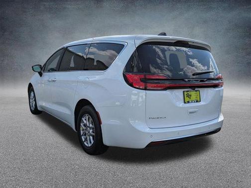 Bright White Clearcoat 2027 Chrysler Pacifica L