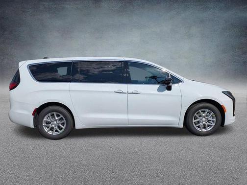 Bright White Clearcoat 2027 Chrysler Pacifica L