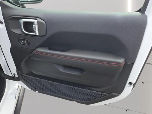 Bright White Clearcoat 2027 Jeep Wrangler Rubicon