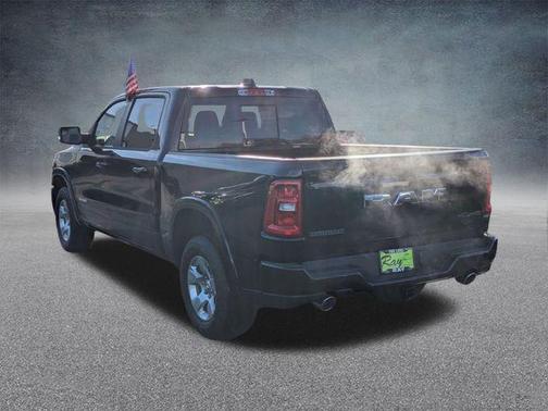 Diamond Black Crystal Pearlcoat 2026 RAM 1500 Big Horn/Lone Star
