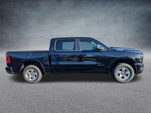 Diamond Black Crystal Pearlcoat 2026 RAM 1500 Big Horn/Lone Star