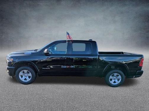 Diamond Black Crystal Pearlcoat 2026 RAM 1500 Big Horn/Lone Star