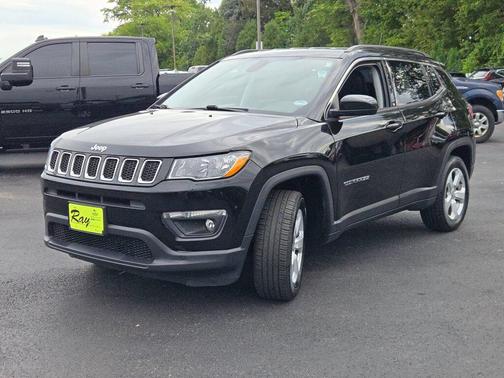 Diamond Black Crystal Pearlcoat 2021 Jeep Compass Latitude
