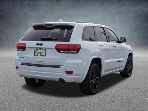 2022 Jeep Grand Cherokee Laredo