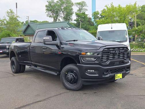 Diamond Black Crystal Pearlcoat 2026 RAM 3500 Tradesman Crew Cab 4x4 8' Box