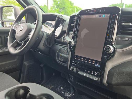 Diamond Black Crystal Pearlcoat 2026 RAM 3500 Tradesman Crew Cab 4x4 8' Box