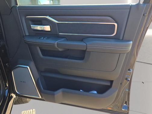 Diamond Black Crystal Pearlcoat 2027 RAM 2500 Laramie