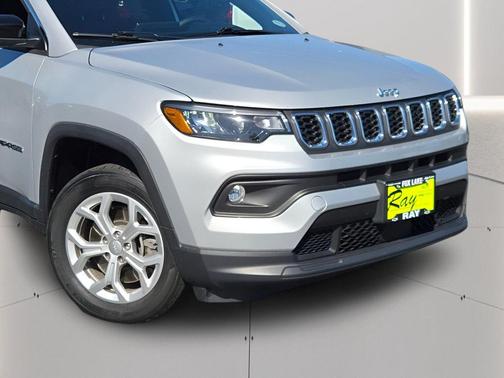 Silver Zynith Metallic Clearcoat 2024 Jeep Compass Latitude