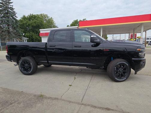 Diamond Black Crystal Pearlcoat 2027 RAM 2500 Big Horn