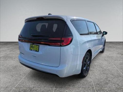 Bright White Clearcoat 2026 Chrysler Pacifica L