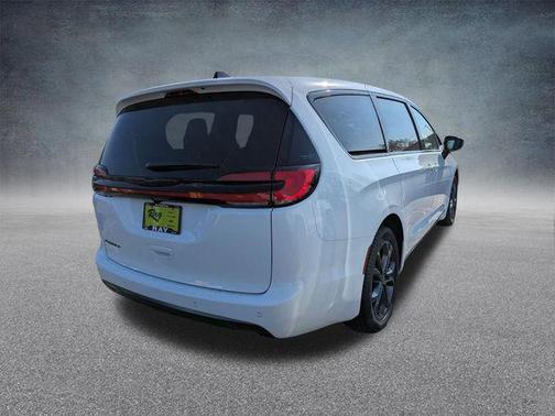 Bright White Clearcoat 2026 Chrysler Pacifica L