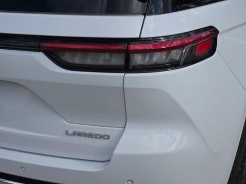 Bright White Clearcoat 2026 Jeep Grand Cherokee Laredo