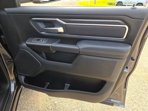 Granite Crystal Metallic Clearcoat 2027 RAM 1500 Big Horn/Lone Star