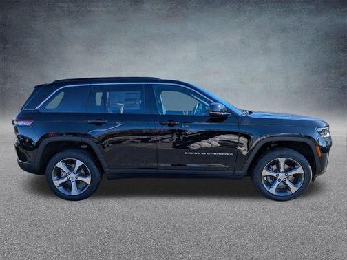 Diamond Black Crystal Pearlcoat 2026 Jeep Grand Cherokee Limited