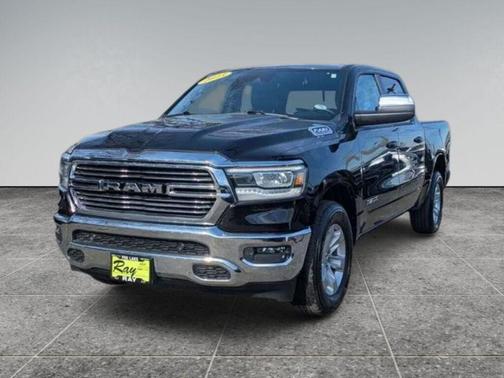 Diamond Black Crystal Pearlcoat 2023 RAM 1500 Laramie