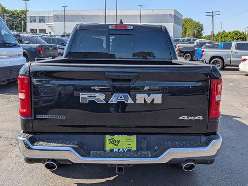 Diamond Black Crystal Pearlcoat 2026 RAM 1500 Big Horn/Lone Star