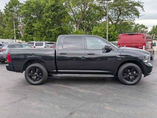Brilliant Black Crystal Pearlcoat 2016 RAM 1500 Tradesman/Express