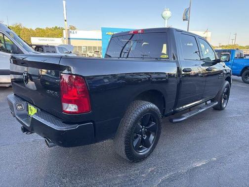 Brilliant Black Crystal Pearlcoat 2016 RAM 1500 Tradesman/Express