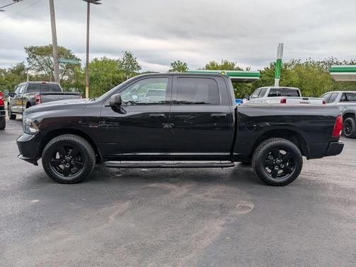 Brilliant Black Crystal Pearlcoat 2016 RAM 1500 Tradesman/Express
