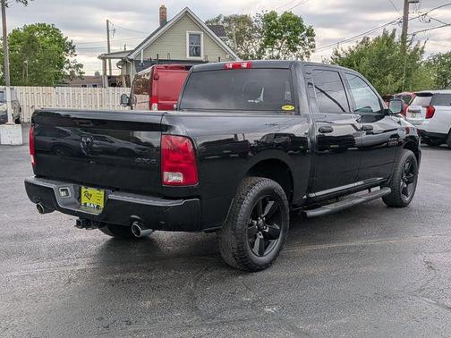 Brilliant Black Crystal Pearlcoat 2016 RAM 1500 Tradesman/Express