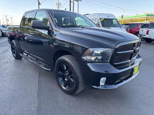 Brilliant Black Crystal Pearlcoat 2016 RAM 1500 Tradesman/Express