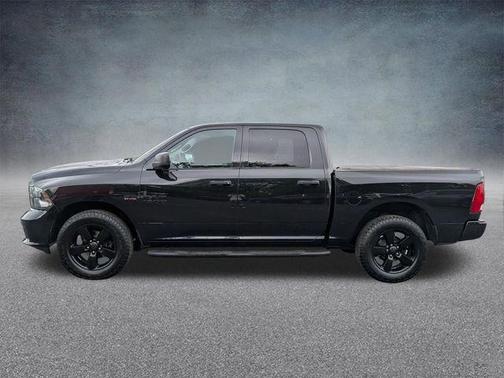 Brilliant Black Crystal Pearlcoat 2016 RAM 1500 Tradesman/Express
