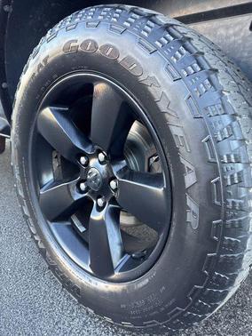 Brilliant Black Crystal Pearlcoat 2016 RAM 1500 Tradesman/Express