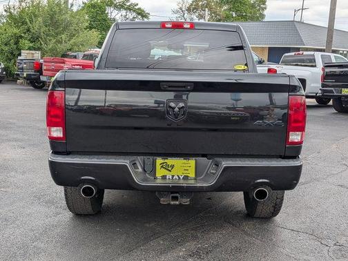 Brilliant Black Crystal Pearlcoat 2016 RAM 1500 Tradesman/Express