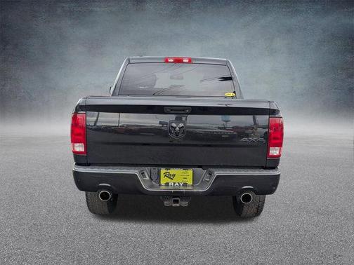 Brilliant Black Crystal Pearlcoat 2016 RAM 1500 Tradesman/Express