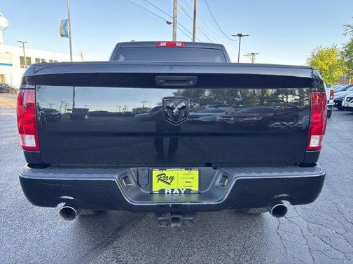 Brilliant Black Crystal Pearlcoat 2016 RAM 1500 Tradesman/Express