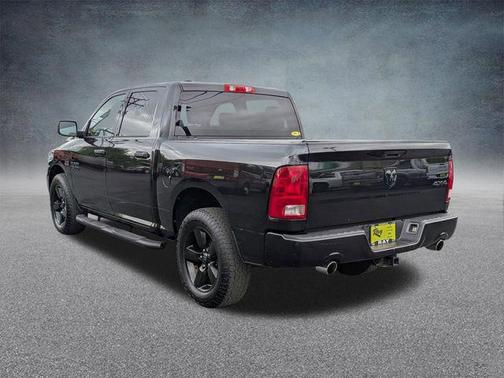 Brilliant Black Crystal Pearlcoat 2016 RAM 1500 Tradesman/Express