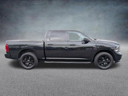 Brilliant Black Crystal Pearlcoat 2016 RAM 1500 Tradesman/Express