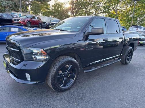 Brilliant Black Crystal Pearlcoat 2016 RAM 1500 Tradesman/Express