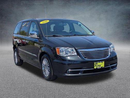 Brilliant Black Crystal Pearlcoat 2016 Chrysler Town & Country Touring-L