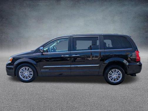 Brilliant Black Crystal Pearlcoat 2016 Chrysler Town & Country Touring-L