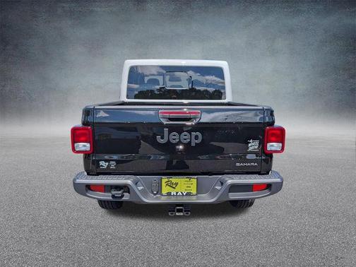 Black Clearcoat 2026 Jeep Gladiator Sahara 4x4