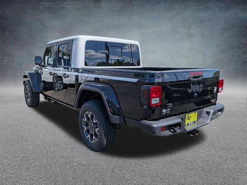 Black Clearcoat 2026 Jeep Gladiator Sahara 4x4