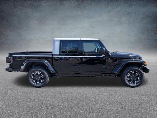 Black Clearcoat 2026 Jeep Gladiator Sahara 4x4