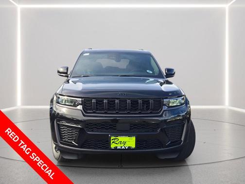 Diamond Black Crystal Pearlcoat 2026 Jeep Grand Cherokee Altitude