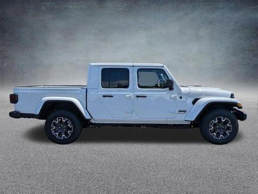 Bright White Clearcoat 2026 Jeep Gladiator Sahara 4x4