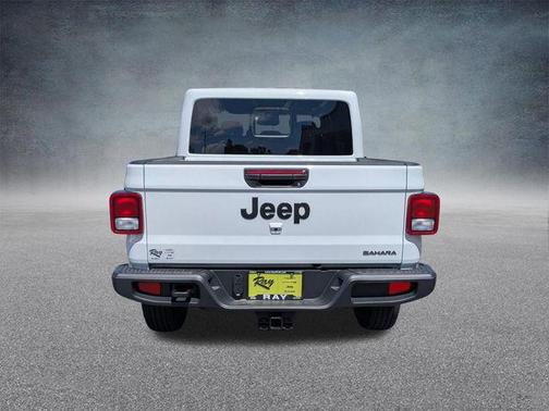 Bright White Clearcoat 2026 Jeep Gladiator Sahara 4x4