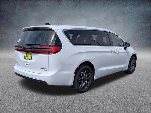 Bright White Clearcoat 2027 Chrysler Pacifica Limited
