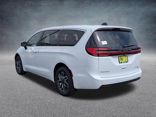 Bright White Clearcoat 2027 Chrysler Pacifica Limited