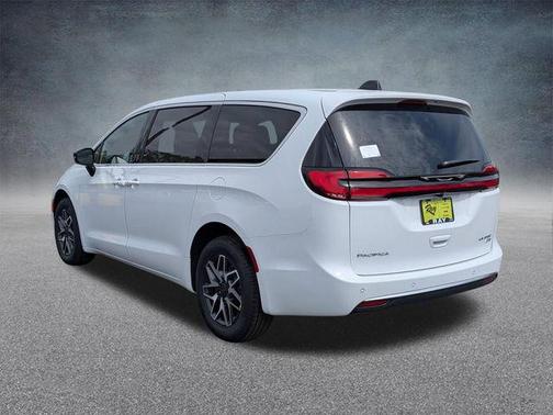 Bright White Clearcoat 2027 Chrysler Pacifica Limited