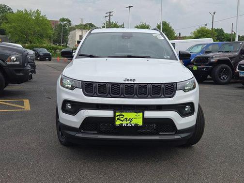 Bright White Clearcoat 2026 Jeep Compass Latitude