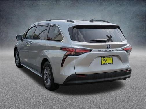 2021 Toyota Sienna XLE 8 Passenger